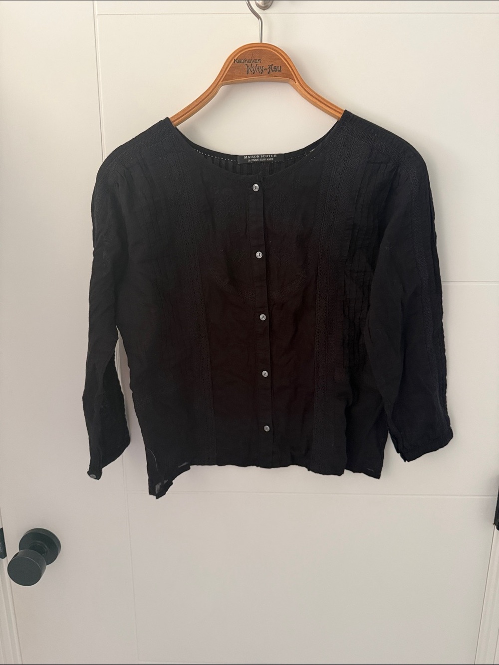Madison scotch Black Button-Front Women's Top size small